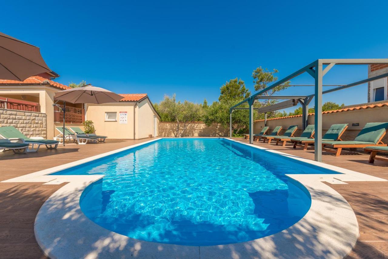 Villa Mare Apartments Вир Екстериор снимка