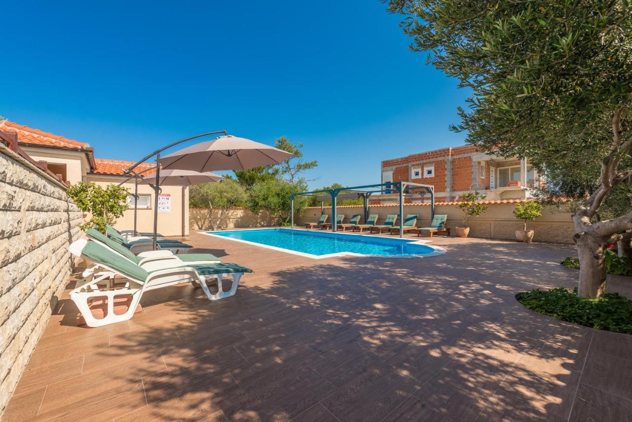 Villa Mare Apartments Вир Екстериор снимка