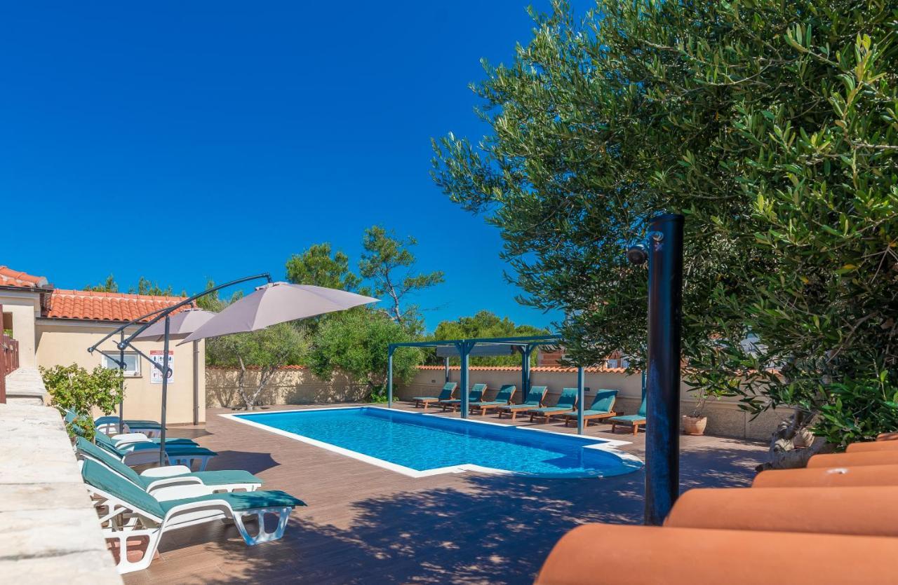Villa Mare Apartments Вир Екстериор снимка