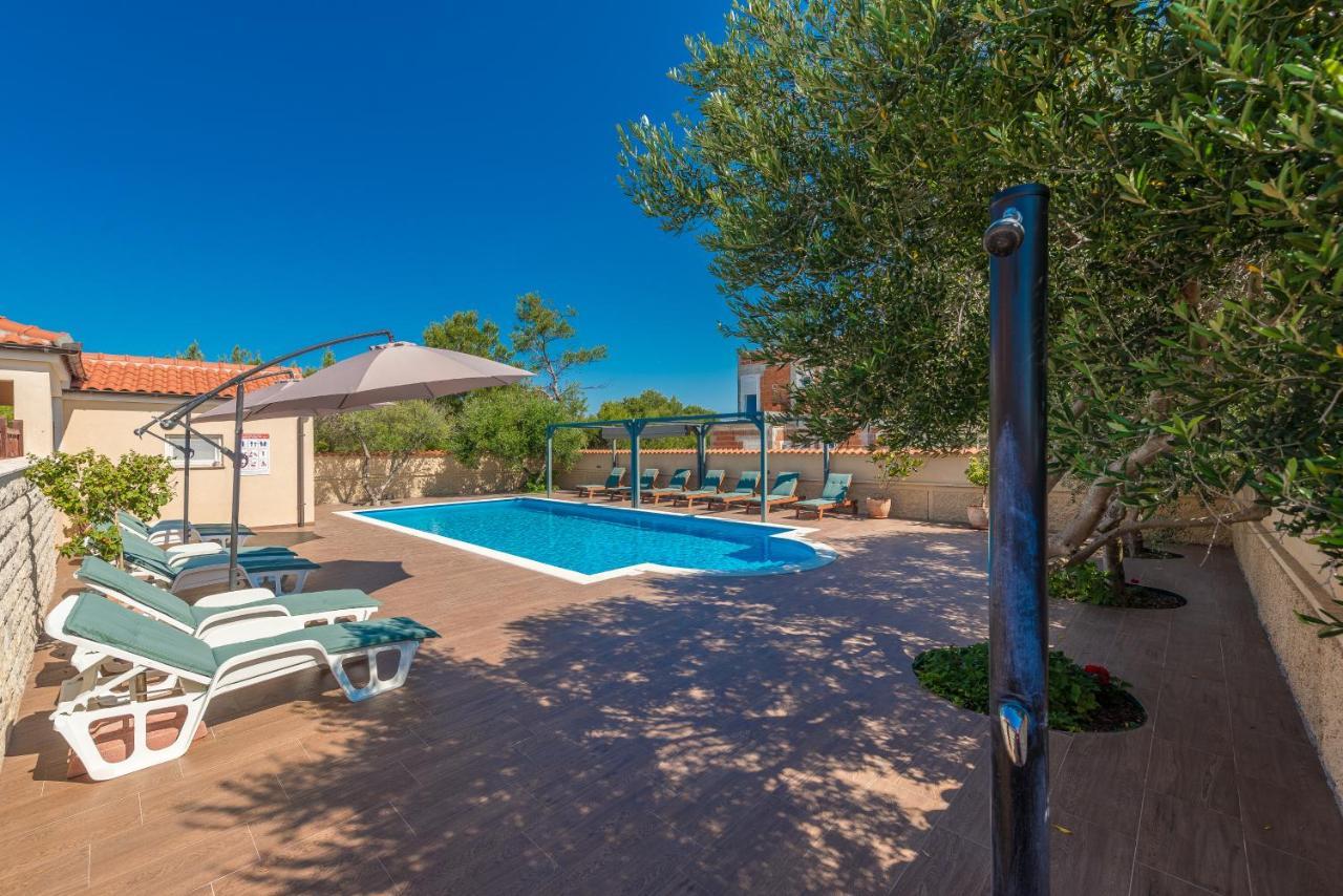 Villa Mare Apartments Вир Екстериор снимка