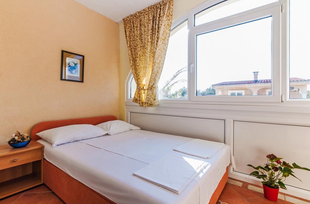 Villa Mare Apartments Вир Екстериор снимка