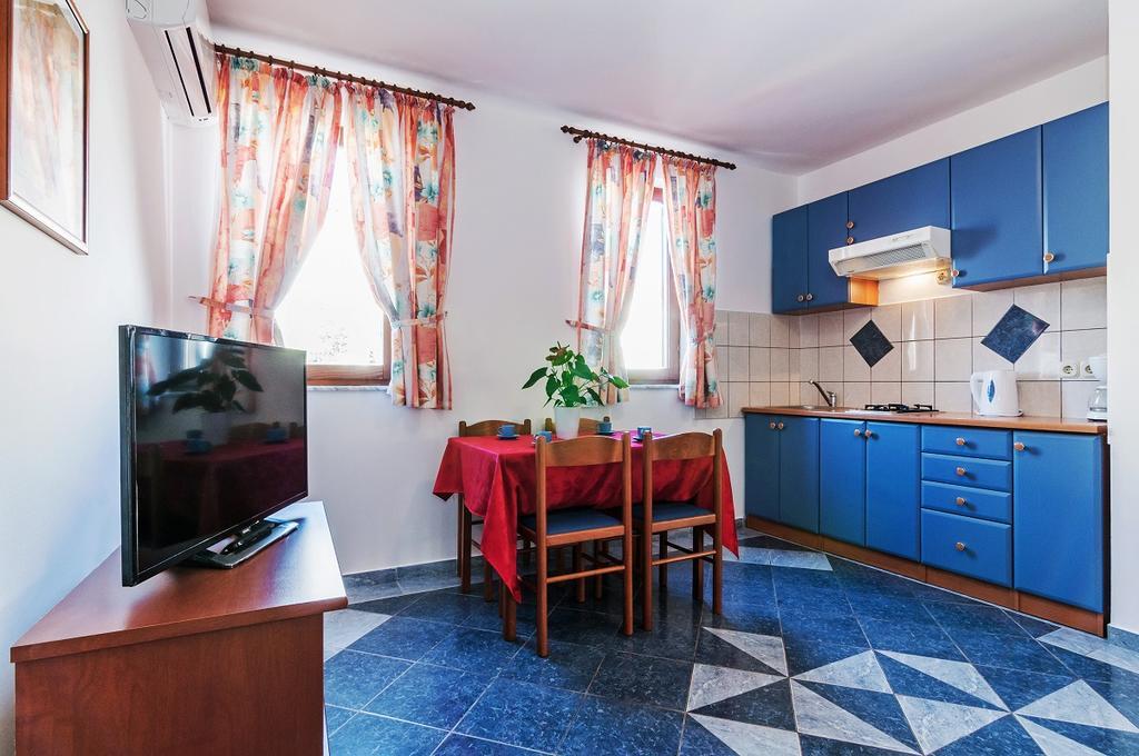 Villa Mare Apartments Вир Екстериор снимка