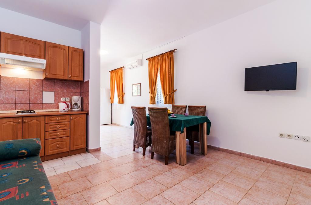 Villa Mare Apartments Вир Екстериор снимка